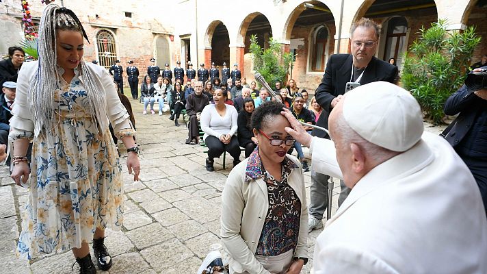 El papa Francisco visita Venecia, donde mantiene un encuentro con las 80 reclusas de la cárcel de mujeres de Giudecca