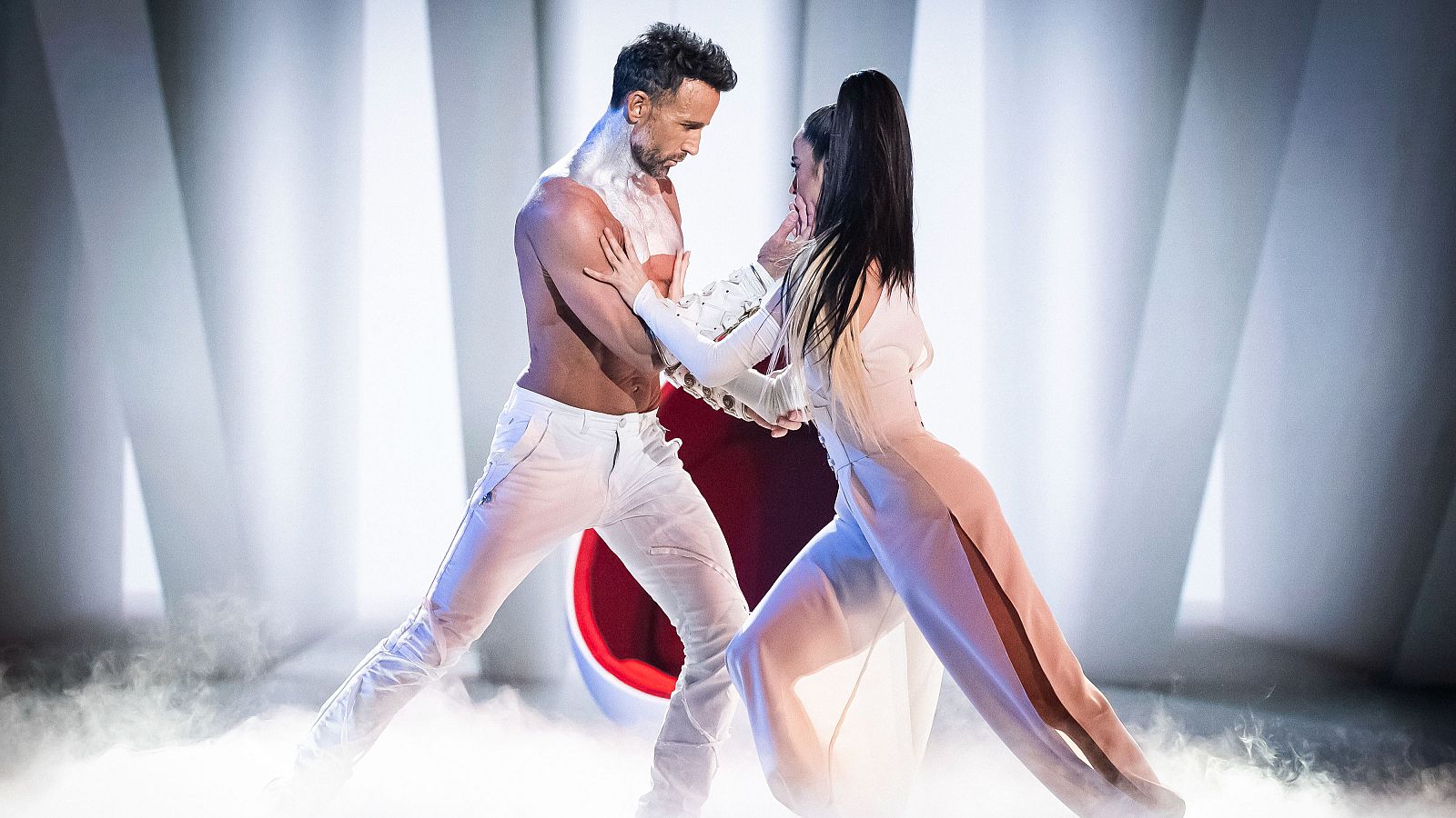 Escassi y Anna, al ritmo de Kylie Minogue en 'Baila como puedas' - Baila como puedas | Ver