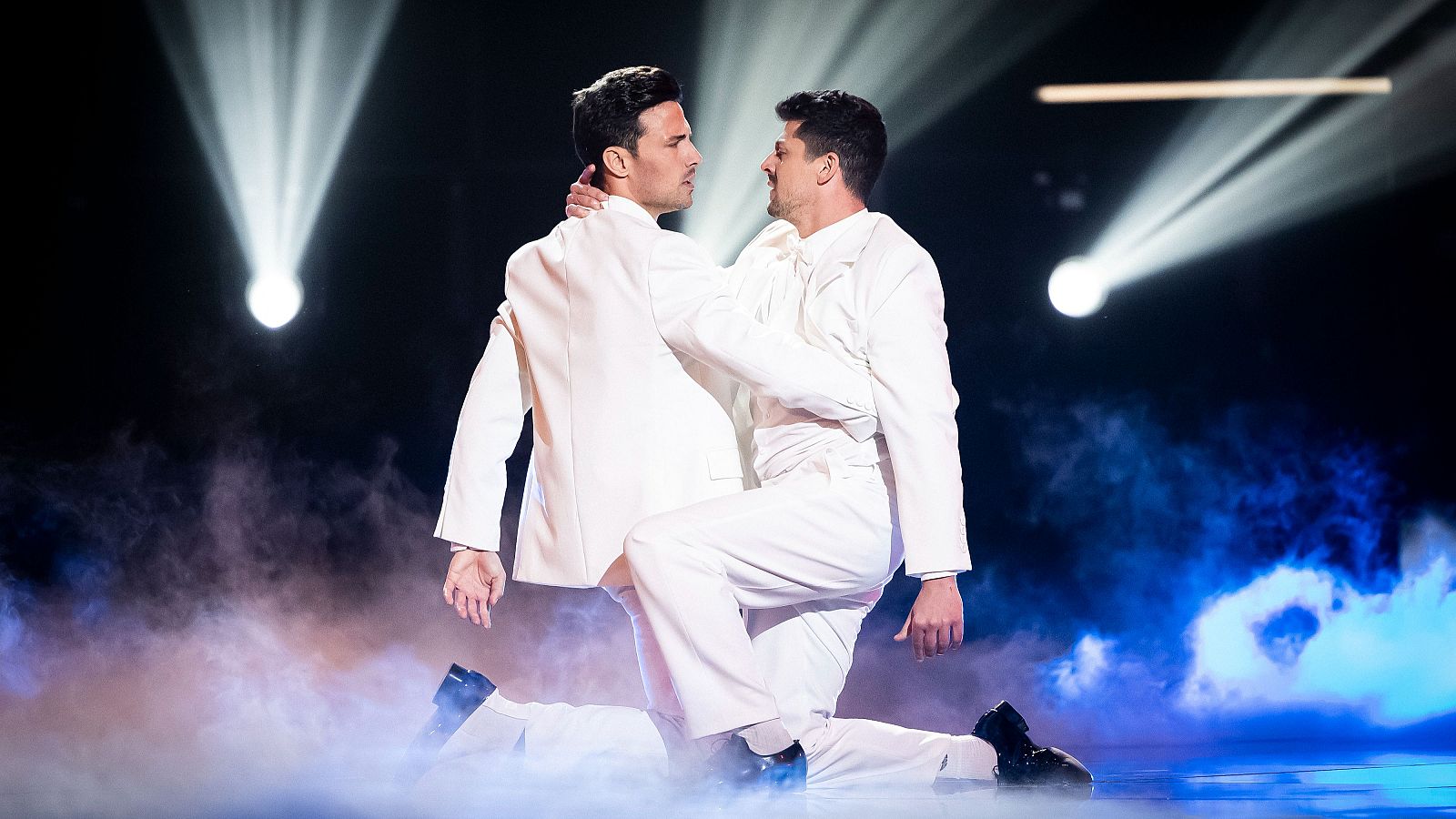 Jaime Astrain y Santiago, emocionan en 'Baila como puedas' - Baila como puedas | Ver