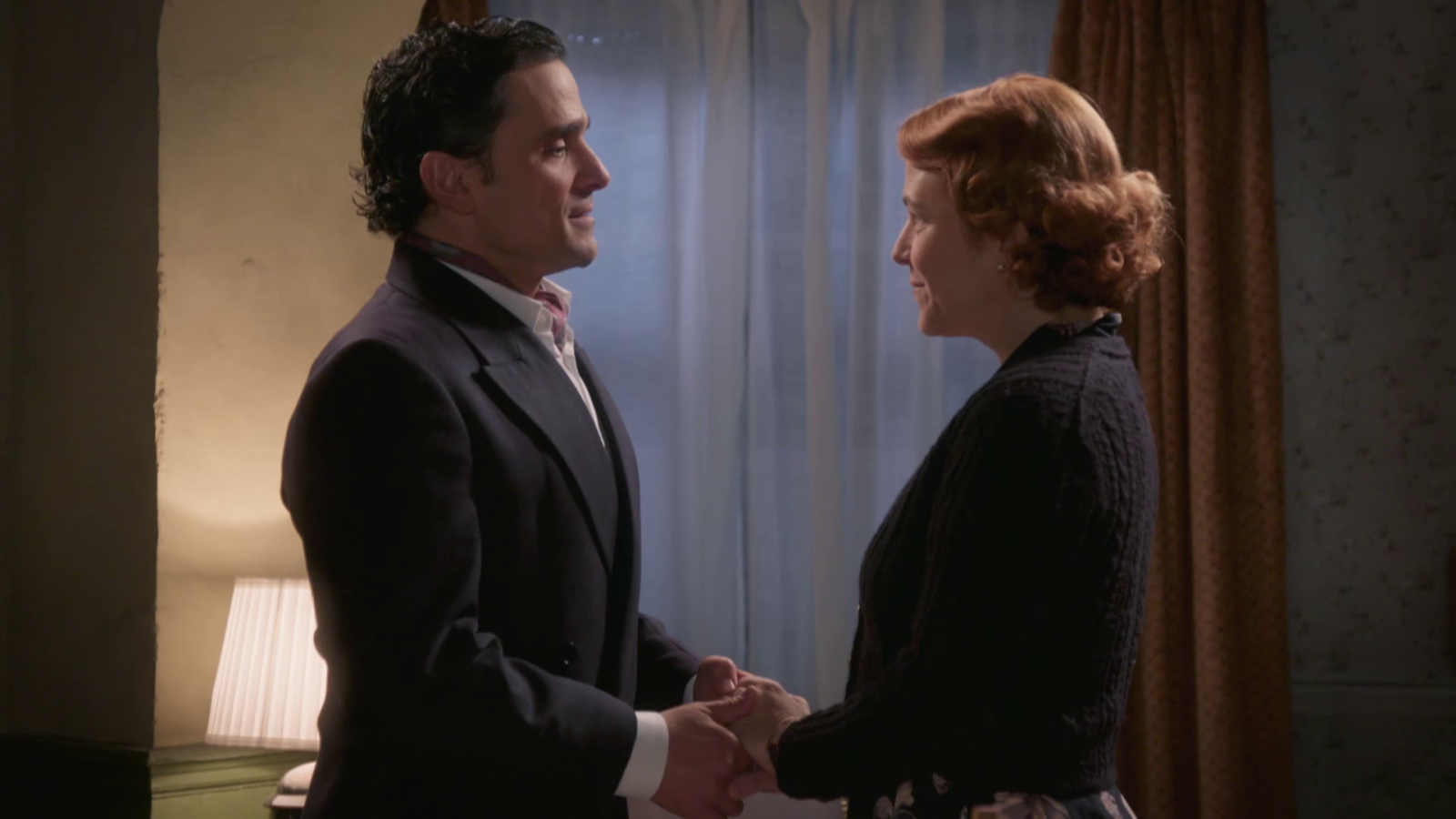 La Moderna: Pietro y Antonia se dan su primer beso | Ver