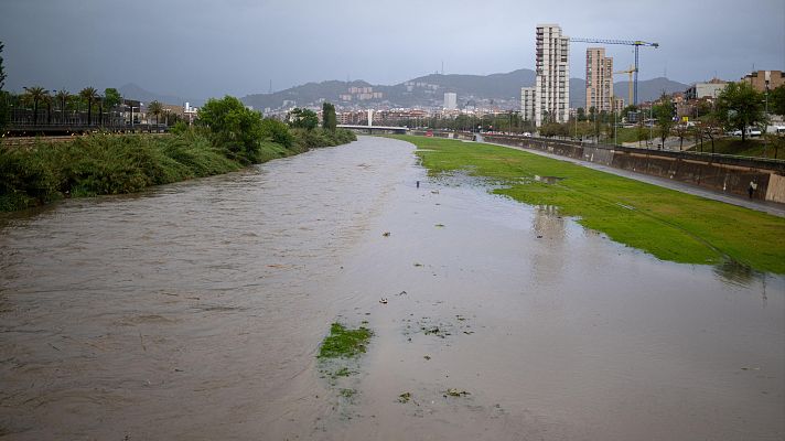 Telediario 1 - La lluvia da un respiro a la sequía en Cataluña pero en algunas zonas ha provocado inundaciones