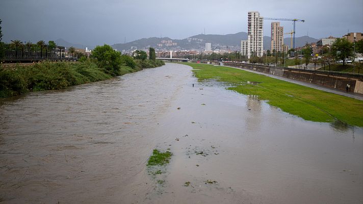 Telediario 1 - La lluvia da un respiro a la sequía en Cataluña pero en algunas zonas ha provocado inundaciones
