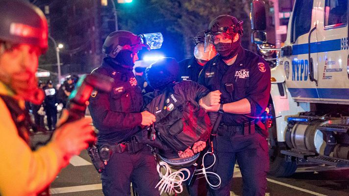 Telediario 2 - Las detenciones contra estudiantes pro-Palestina se propagan en los campus universitarios de EE.UU.