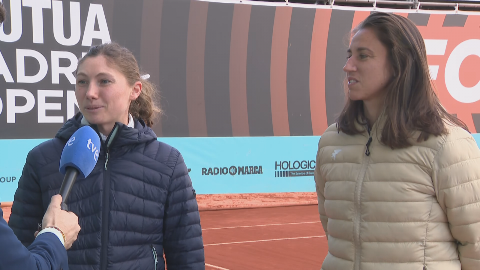 Sara Sorribes y Cristina Bucsa se han "compenetrado rápido" para intentar ganar en dobles en Madrid