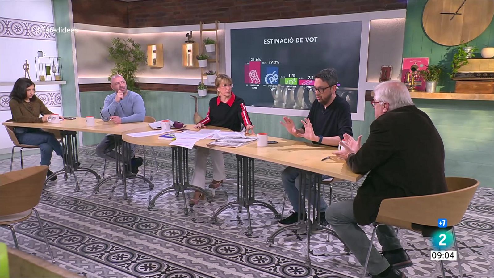 Gemma Nierga entrevista David Cid. Pablo Simón presenta el llibre 'Entender la política'. I analitzem la decisió de continuar del president espanyol