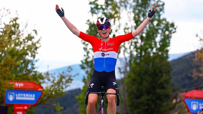 La Vuelta femenina 2024 | Demi Vollering da el golpe en Jaca