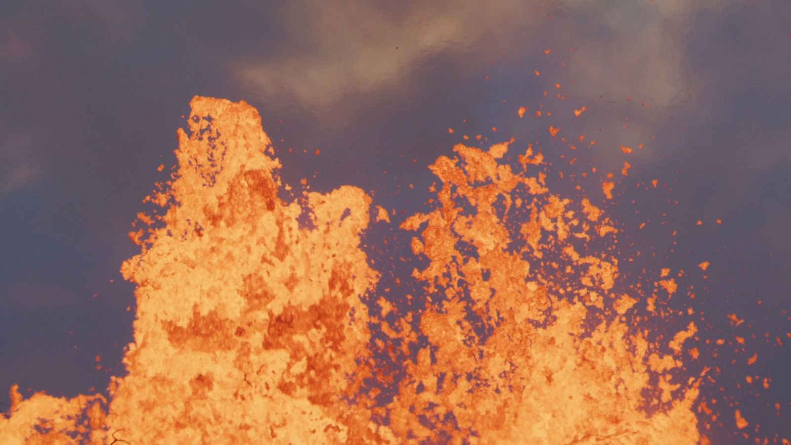 Somos documentales - Volcanes: El fuego del interior