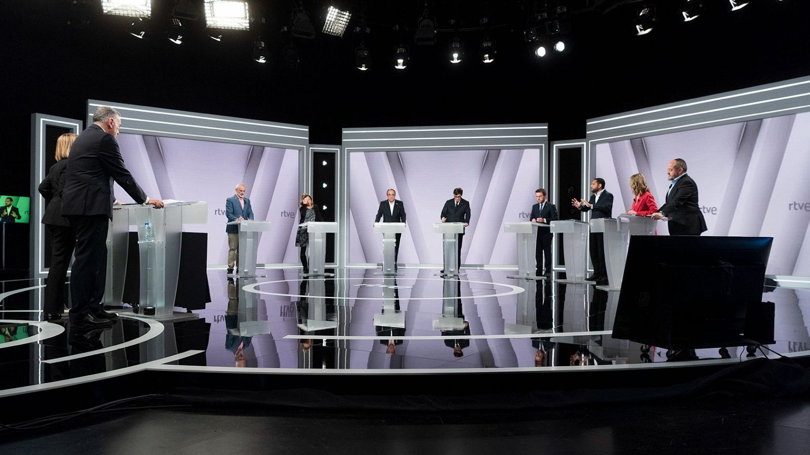 Los candidatos a las elecciones catalanas hablan de pactos y vetos cruzados en el debate de RTVE