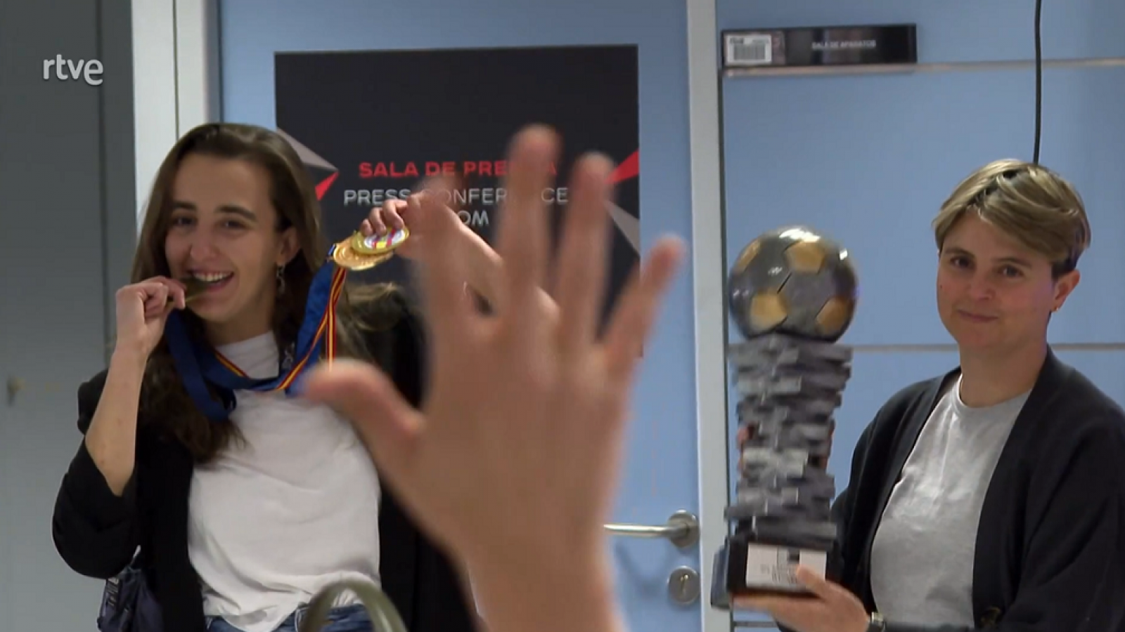 Triplete del fútbol sala femenino para sordos - En lengua de signos | Ver