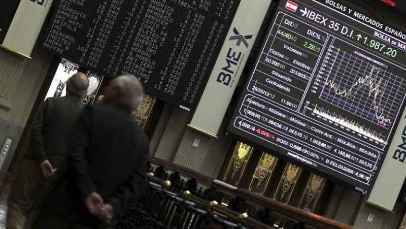 La prima cierra en 414 puntos y la Bolsa sube un 1,5%