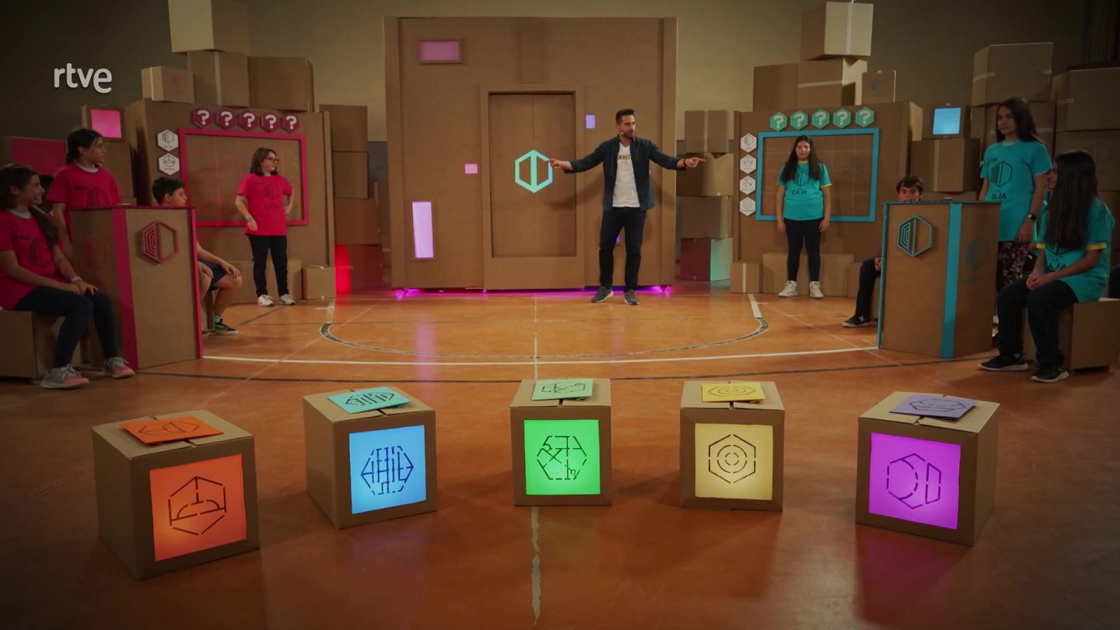 ¿Astronauta, autora, reina, activista o artista? - Aprendemos en Clan. La Caja | Ver