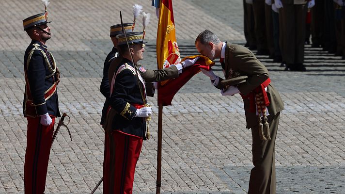 Telediario 1 - El rey Felipe VI vuelve a jurar bandera en el 40 aniversario de su promoción