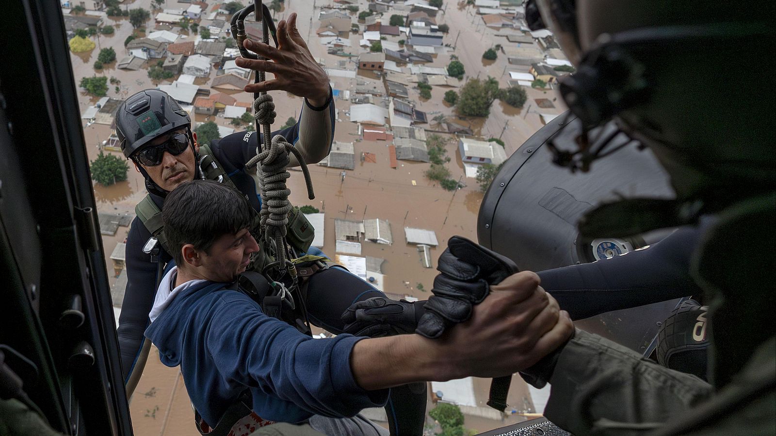 Más de 60 muertos en las inundaciones que azotan el sur de Brasil