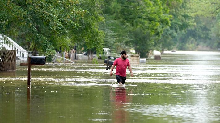 Telediario Fin de Semana - Carreteras cortadas y centenares de rescates: las lluvias azotan Texas, Estados Unidos
