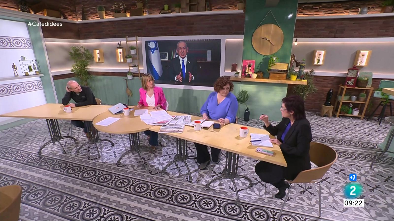 Gemma Nierga entrevista Ignacio Garriga. Parlem amb Jordi Muñoz, director del CEO. I conversem amb Ramon Pascual, delegat de l'AEMET a Catalunya