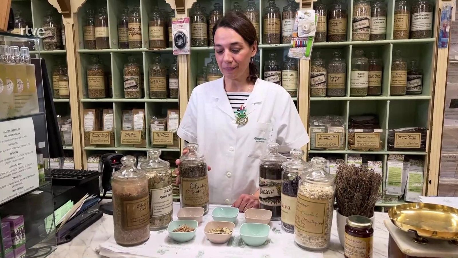 Infusió d'herbes pel refredat - Va de Verd | RTVE Catalunya - Va de verd | Veure