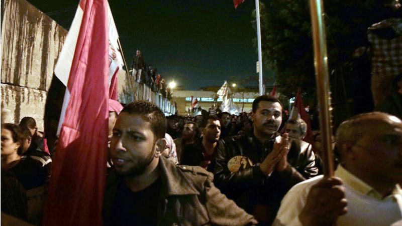 Manifestaciones rivales recorren El Cairo por el referéndum constitucional