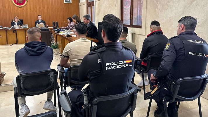 Telediario 1 - Los acusados por una violación grupal a una menor en Palma hace ocho años han negado todo en el juicio