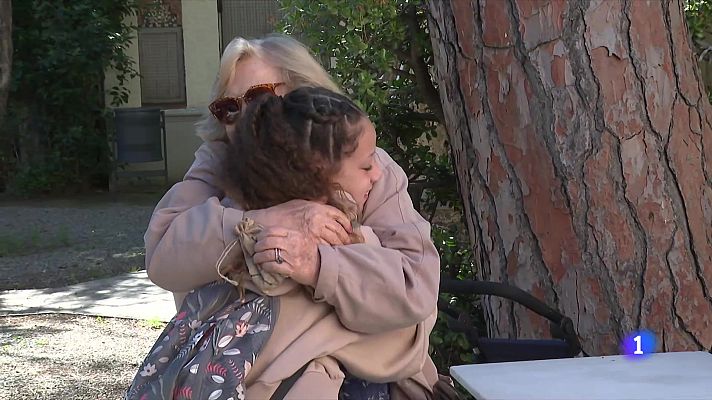 L'Informatiu - 'Paraules que uneixen', una iniciativa per lluitar contra la solitud no volguda