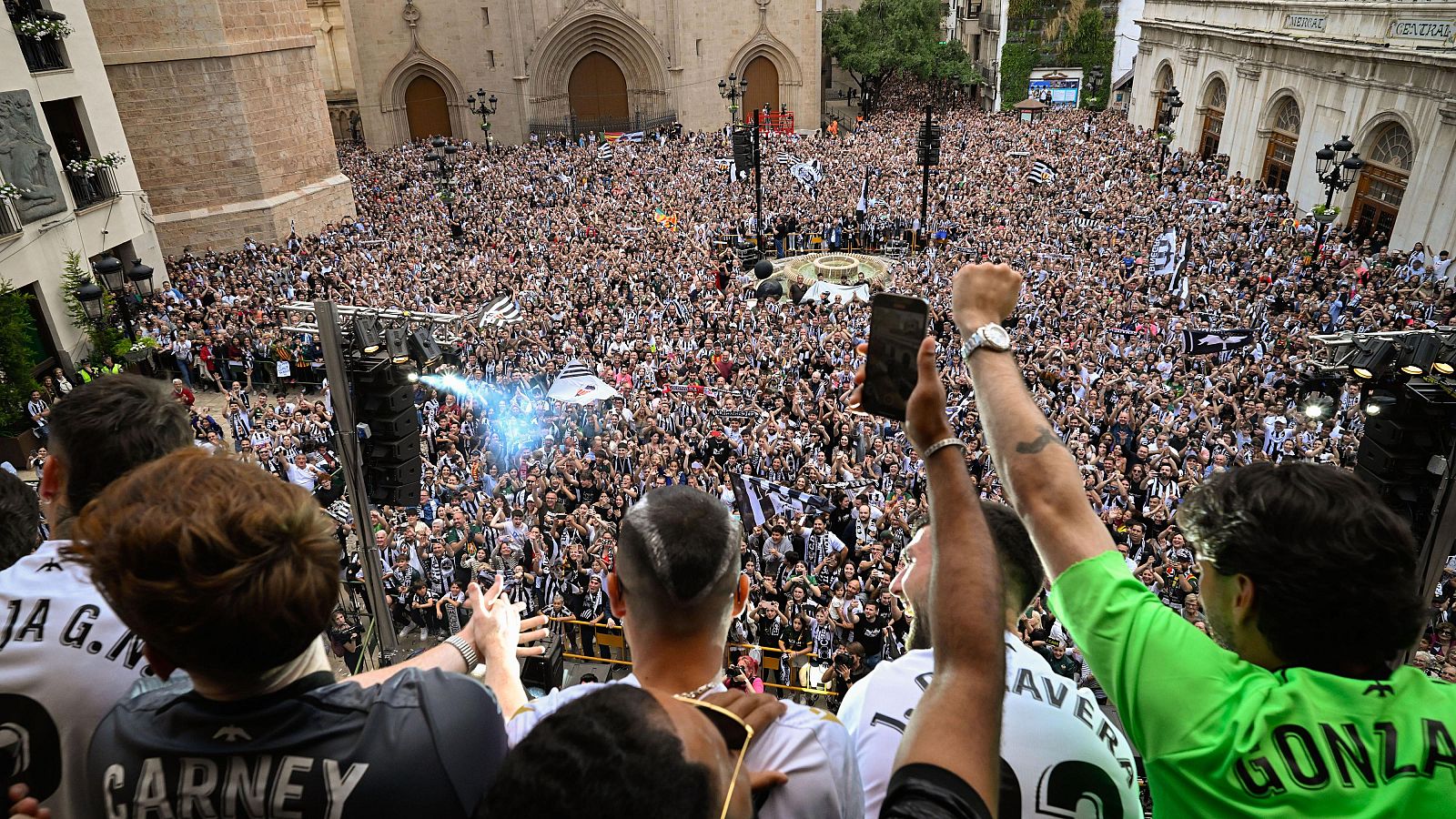 35.000 personas celebran el ascenso a Segunda del Castellón | Ver