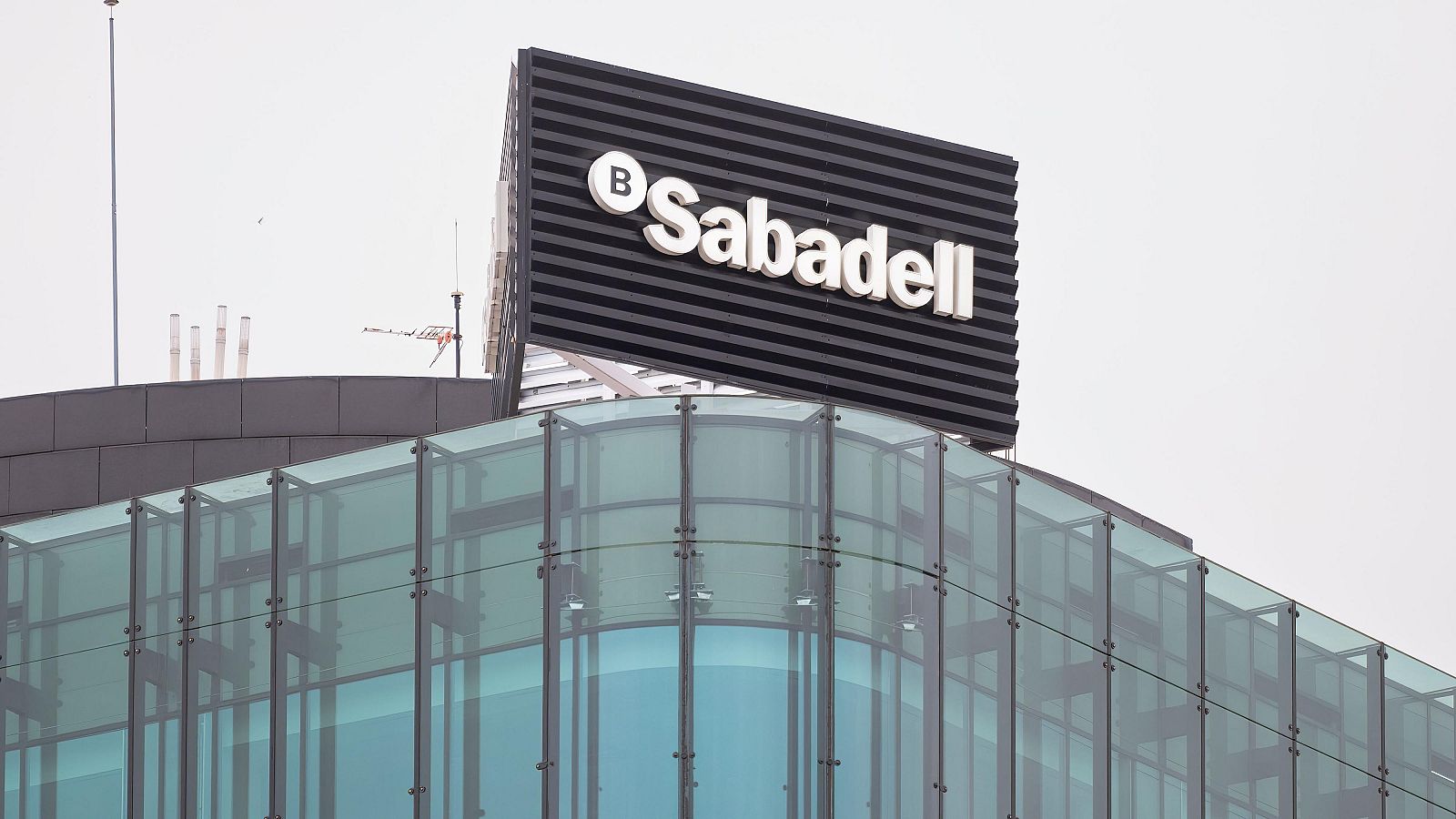 El Banco Sabadell rechaza la oferta de fusión del BBVA