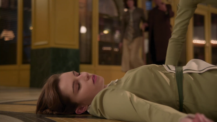 Salón de té La Moderna - Matilde se desmaya en La Moderna