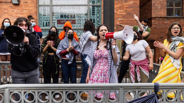 Estudiantes propalestinos de la Universidad de Washington piden a Biden que deje de enviar armas a Israel