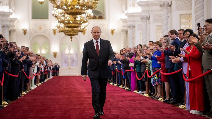 Putin inicia su quinto mandato con una ostentosa ceremonia en el Kremlin