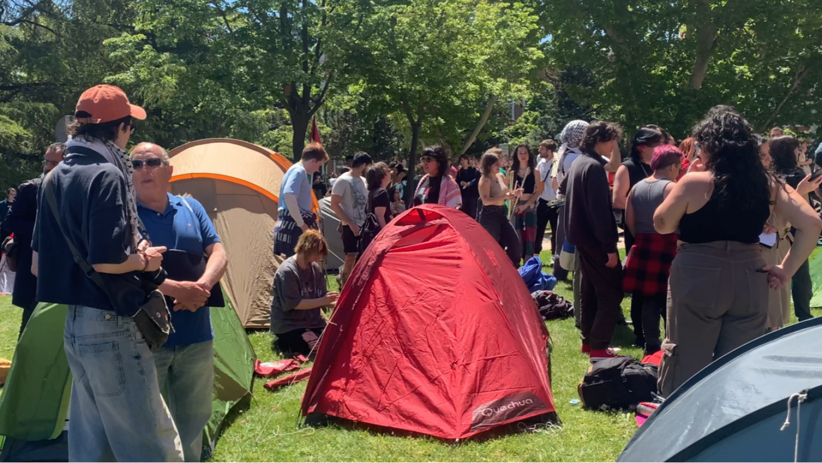 Los universitarios de Madrid inician una acampada en apoyo a Palestina