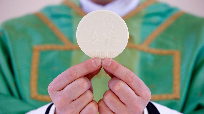 Telediario 1 - Comuniones o "minibodas": los padres gastan cada vez más en esta ceremonia religiosa