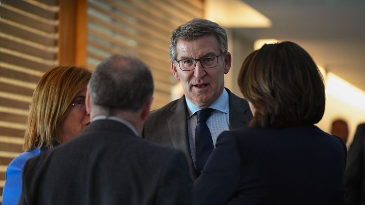 Telediario 2 - El PP endurece su mensaje sobre la inmigración irregular y el Gobierno le acusa de competir con Vox