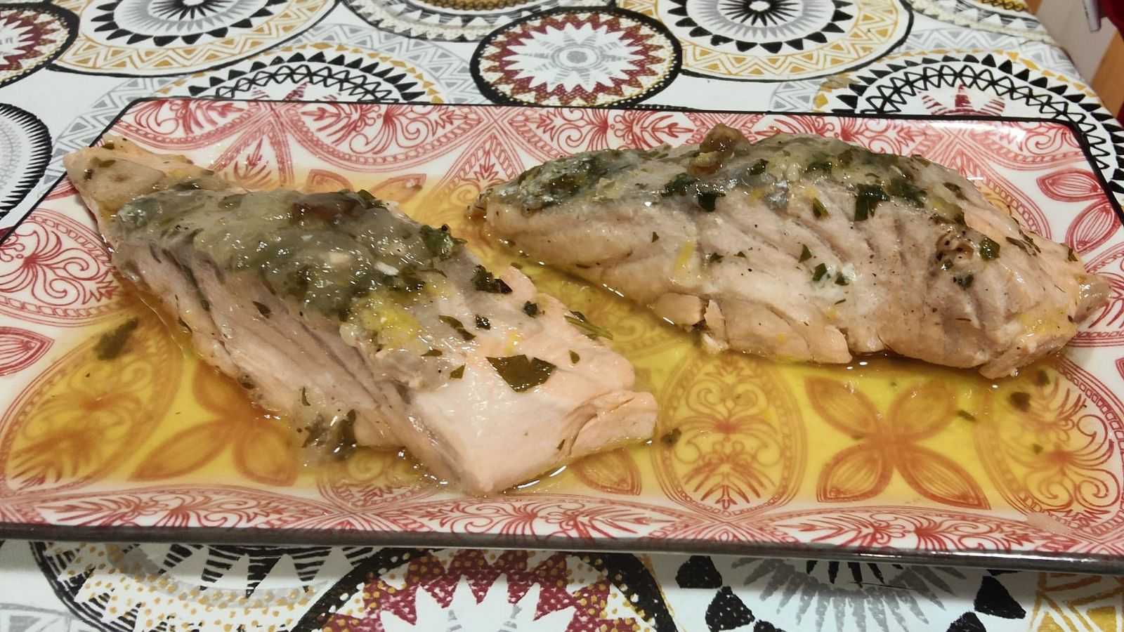 La cocina de Adora: Receta de salmón al ajillo