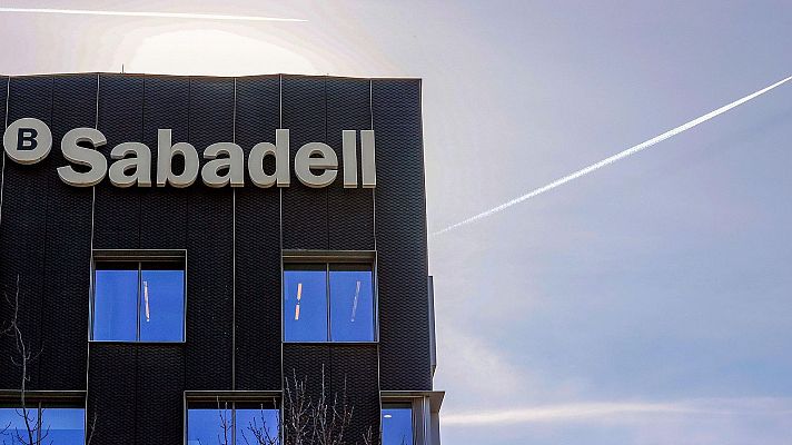 Telediario 1 - El BBVA lanza una opa hostil para absorber el Sabadell