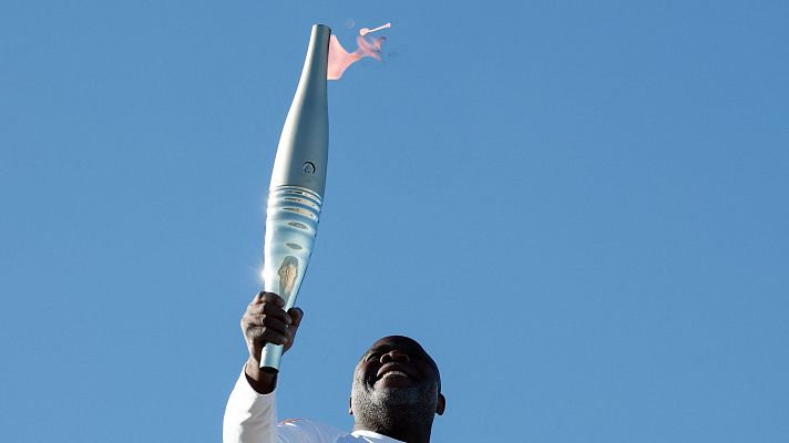 Telediario 1 - La llama olímpica inicia su trayecto por Francia con destino París