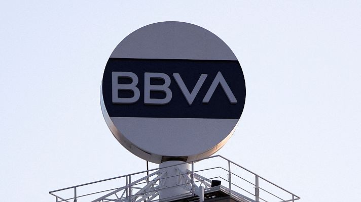 Telediario 1 - OPA de BBVA sobre Sabadell: Gobierno y sindicatos temen que genere despidos y falta de competencia