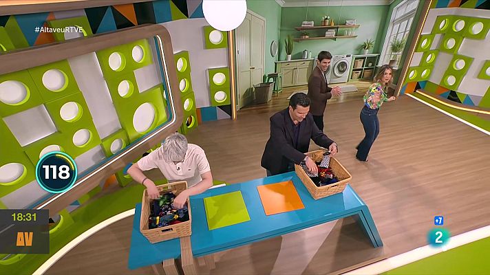 L'altaveu - Mor en caure d'un sisè pis, lladres amb màscares, la tos ferina i els mitjons perduts