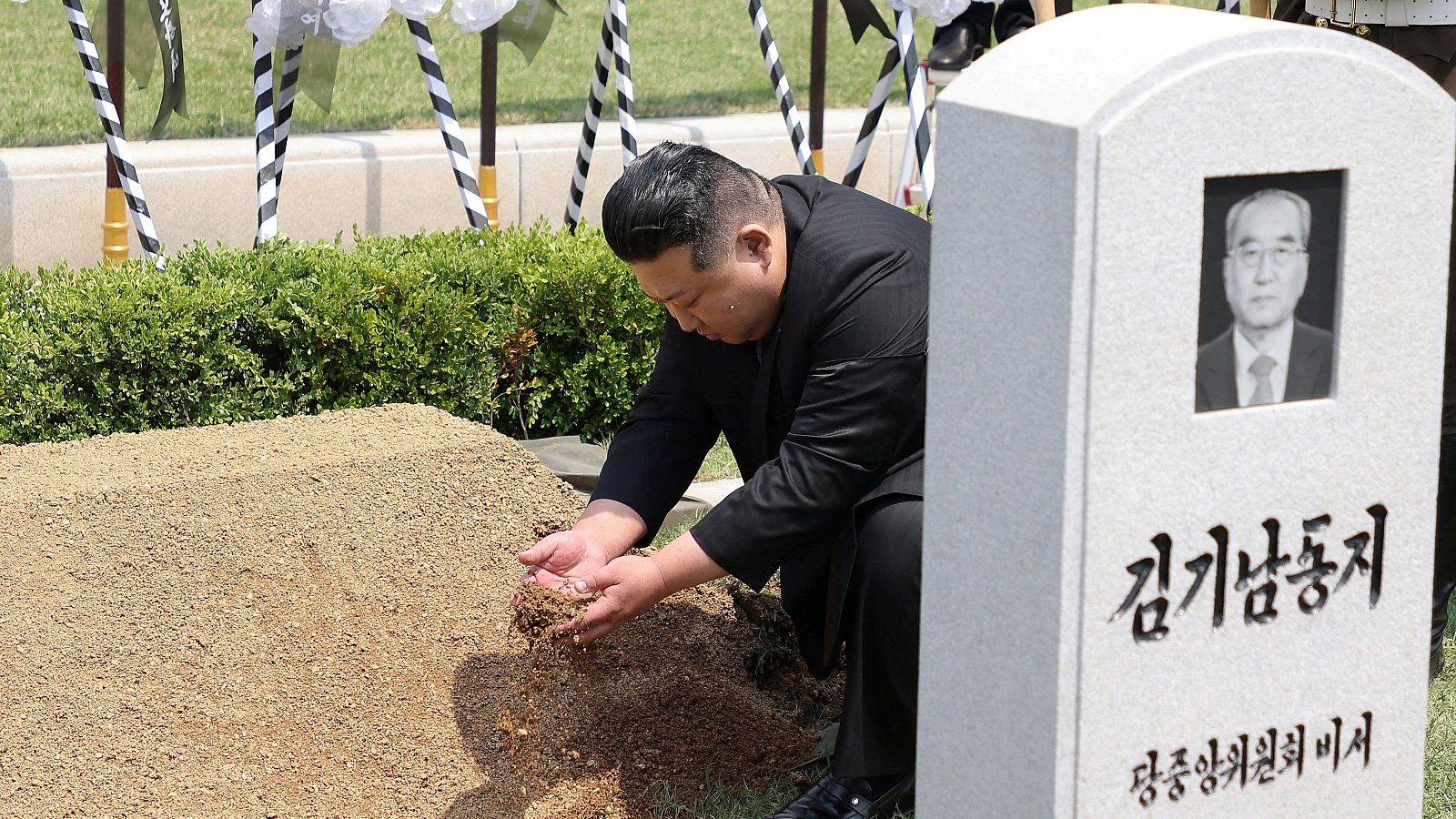 Pyongyang despide al 'Goebbels' norcoreano en un funeral multitudinario