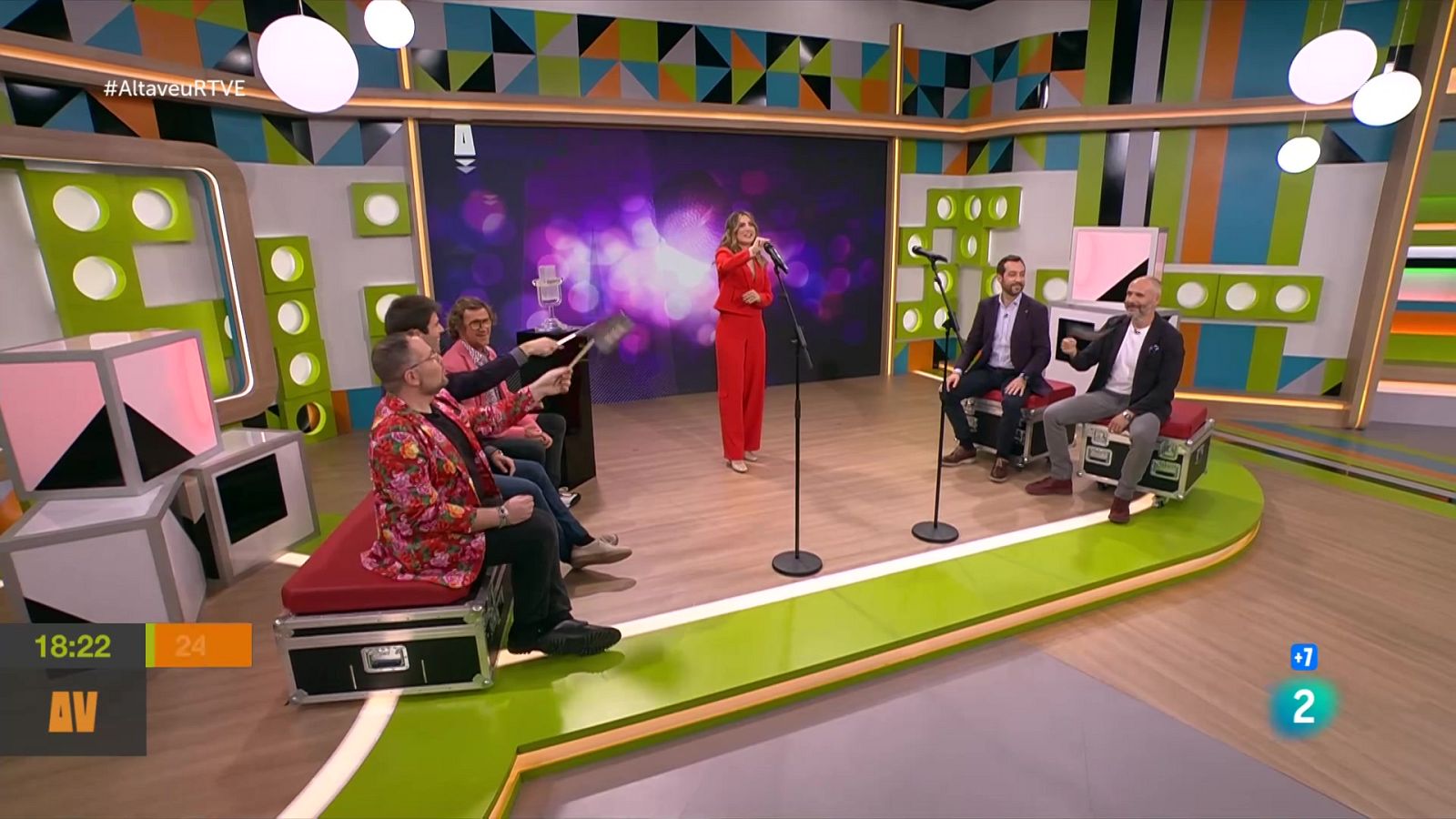 L'altaveu: Robatoris violents, conducció temerària, alerta alimentària i la gran final d'Eurovisió - L'altaveu | Veure