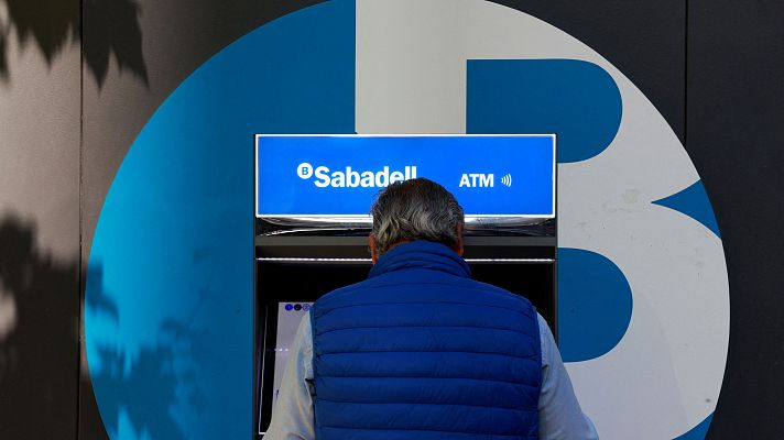 Telediario 2 - Crece el enfrentamiento entre BBVA y Banco Sabadell tras la opa hostil