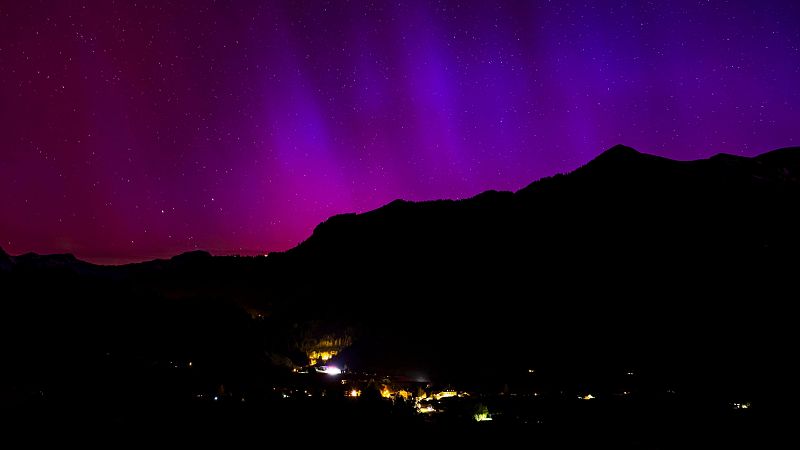 Auroras boreales iluminan el cielo en España: "Fue un momento mágico"