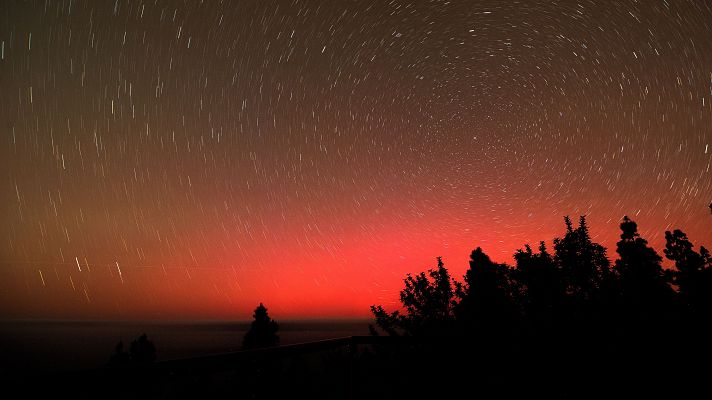 Una aurora boreal alumbra cielos de España y Europa tras una tormenta geomagnética