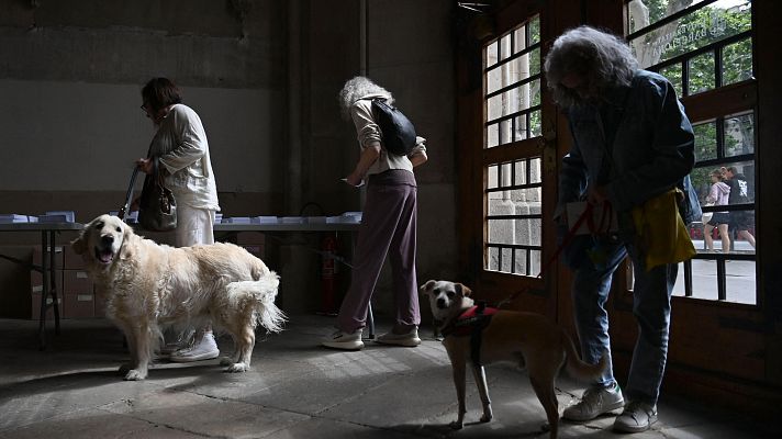 Telediario Fin de Semana - Cataluña vota con normalidad en unas elecciones anticipadas