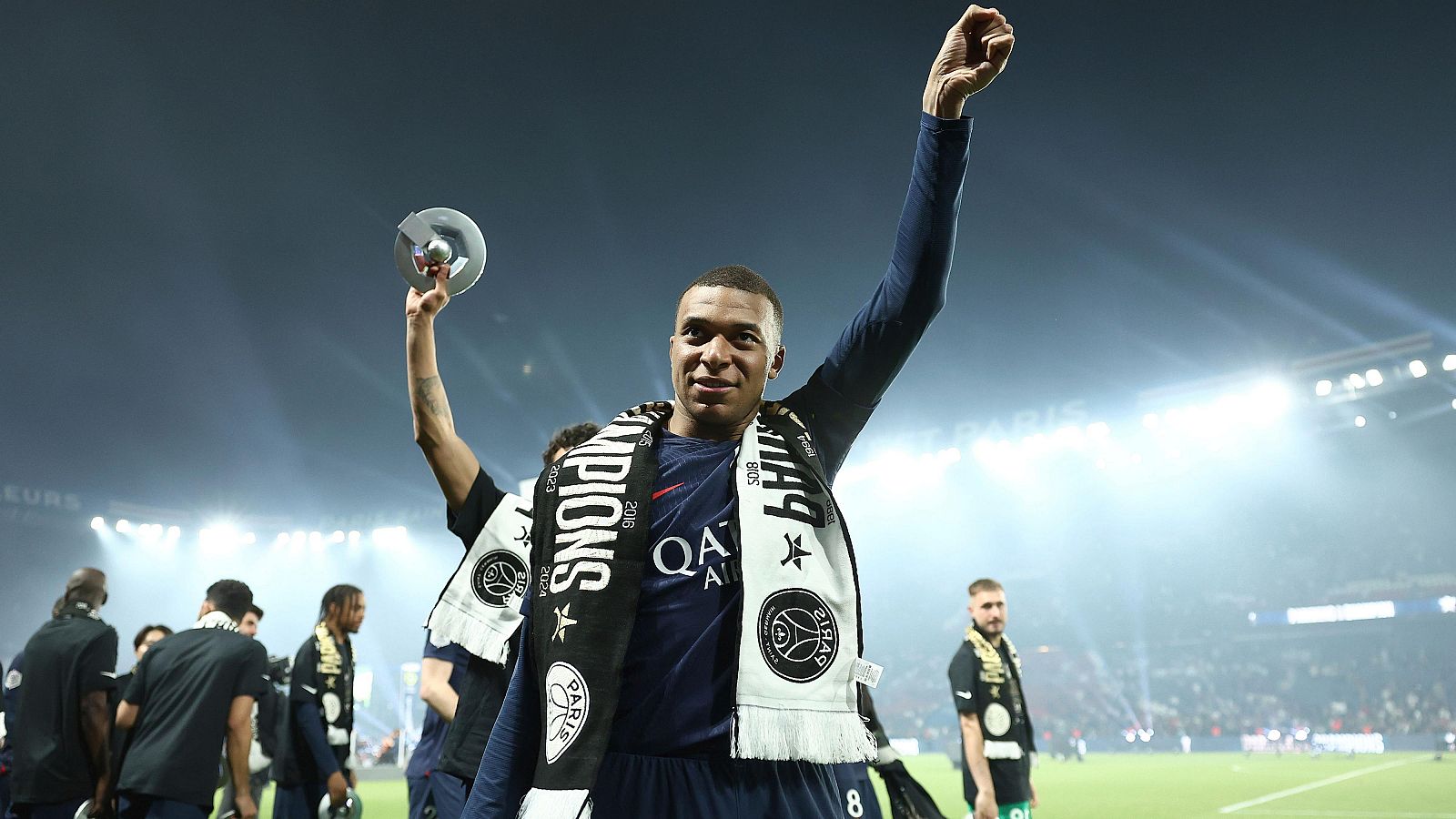 Abucheos a Kylian Mbappé en su despedida del PSG