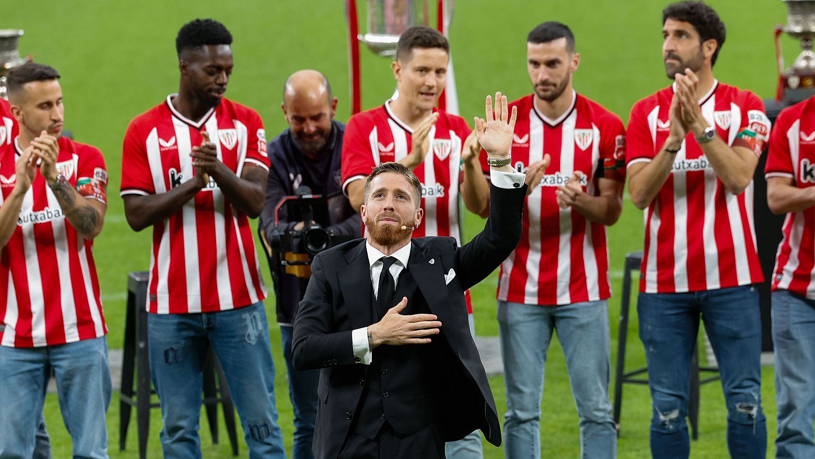 Iker Muniain, en su gran despedida del Athletic en San Mamés: "Amo a este club con todas mis fuerzas"