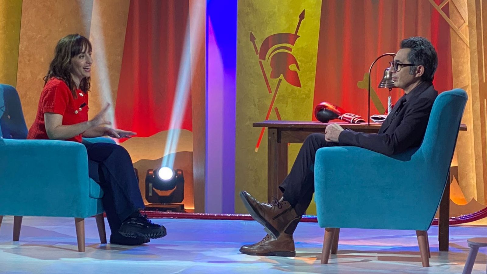 Marta Jiménez, El Duelo: Robinson Crusoe versus La isla misteriosa - Ovejas eléctricas | Ver