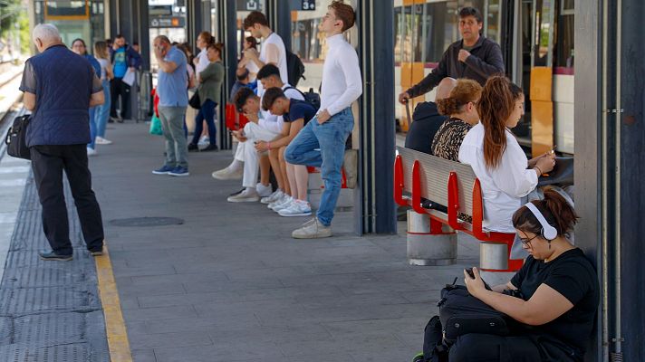 Telediario 1 - Nuevo robo de cable y continúan los problemas en el Rodalies de Cataluña