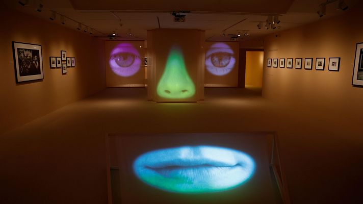 Telediario 2 - La exposición 'Elliot Erwitt, la comedia humana' aterriza en la Fundación Canal