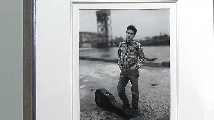 Telediario 1 - La colección fotográfica de Elton John en el Victoria and Albert Museum de Londres