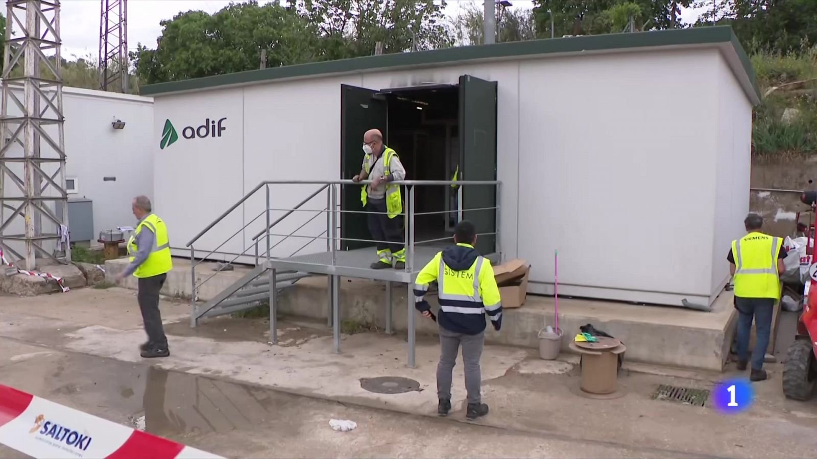 Reparar la xarxa ferroviària implica refer 75.000 metres de fibra òptica - L'Informatiu | Veure