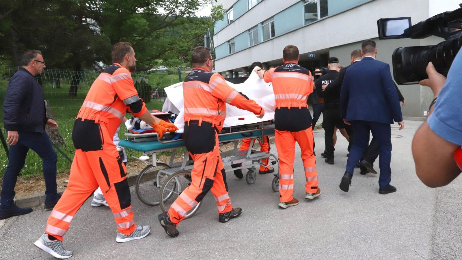 El primer ministro eslovaco, Robert Fico, en estado muy grave tras ser herido de bala en un intento de asesinato El primer ministro eslovaco, Robert Fico, en estado muy grave tras ser herido de bala en un intento de asesinato